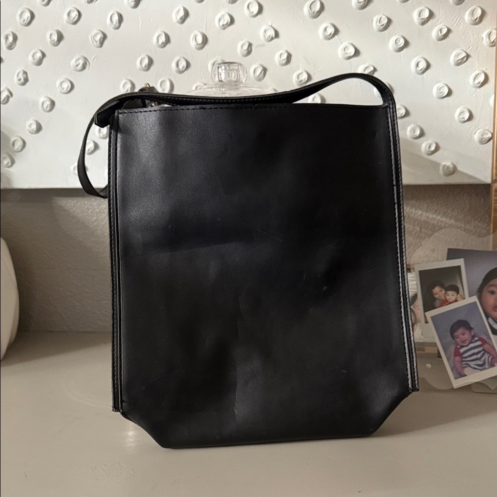 Elegant Black Men's Messenger Bag